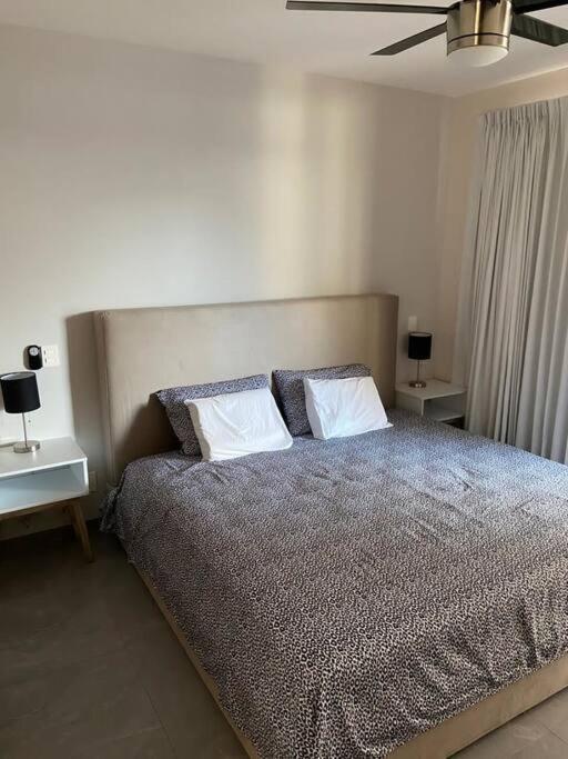 Luxury Condo, 2br Ph, 3ba, Private Rooftop, Sauna Apartamento
