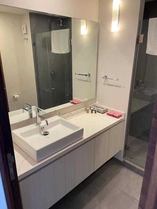 Apartamento Luxury Condo, 2br Ph, 3ba, Private Rooftop, Sauna